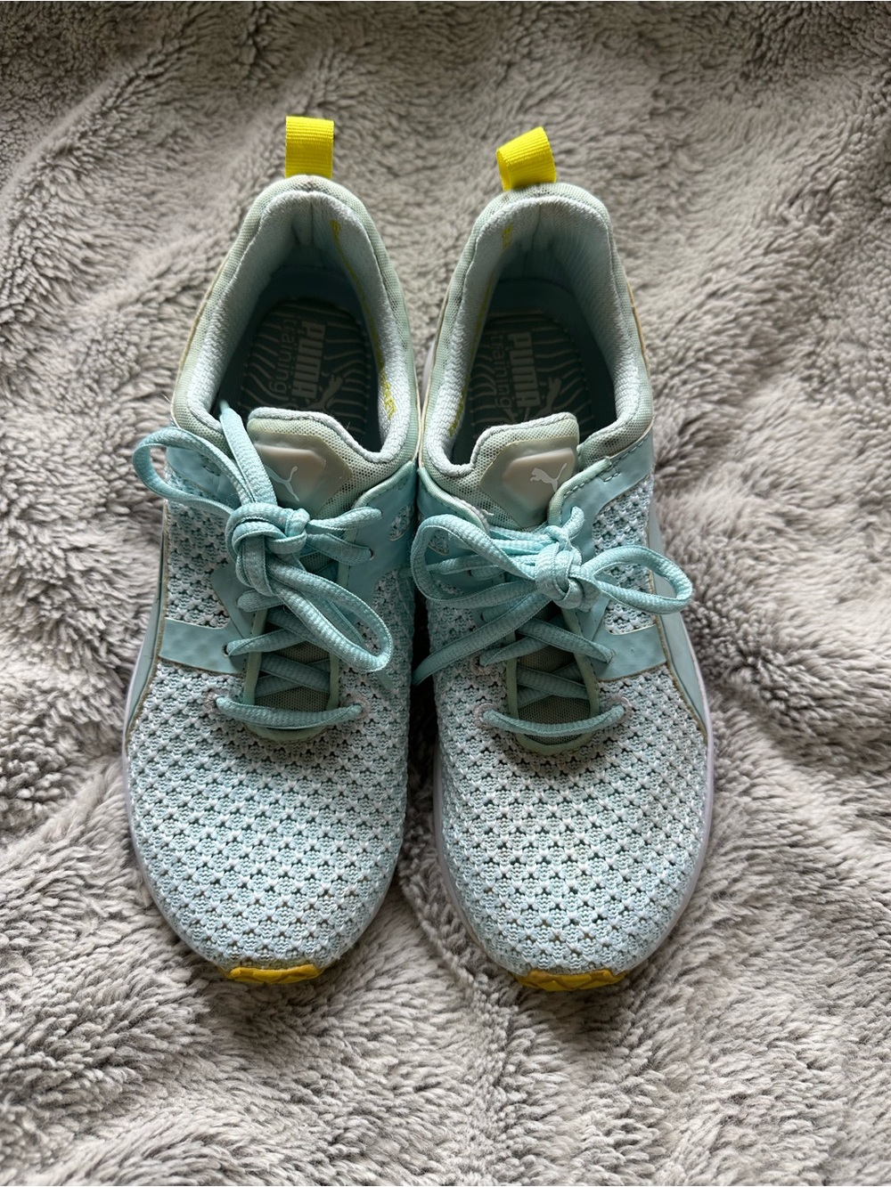 Puma | Light Blue Knit Sneakers with Yellow/Lime Green Accents, Size 7 ✨